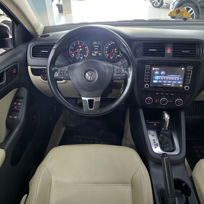 VW JETTA 2.0 COMFORTLINE TIPTRONIC AUT. PRETO 2013 FLEX - Image 8