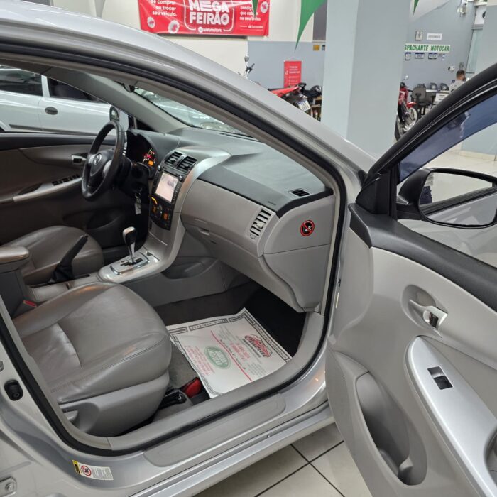 TOYOTA COROLLA 2.0 XEi AUT. PRATA 2013 FLEX - Imagem 10