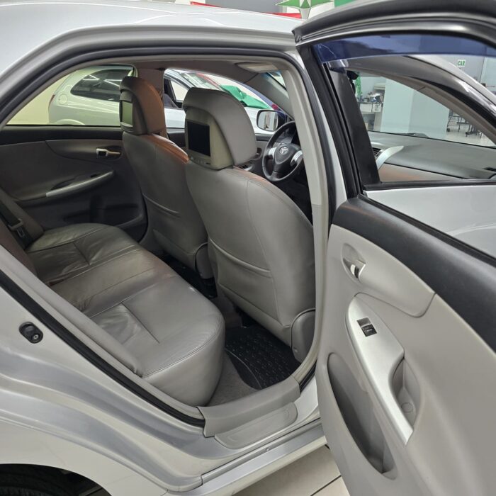 TOYOTA COROLLA 2.0 XEi AUT. PRATA 2013 FLEX - Imagem 12