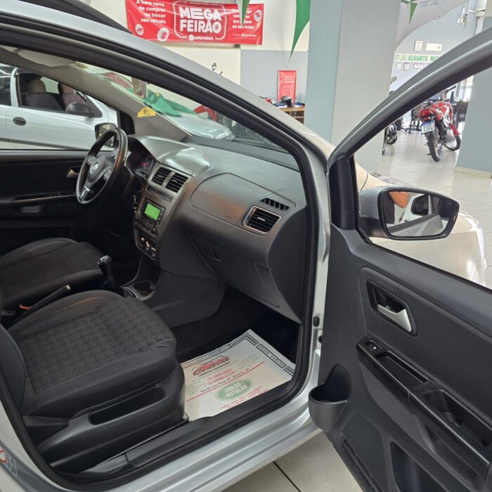VW SPACEFOX 1.6 COMFORTLINE PRATA 2015 FLEX - Image 10