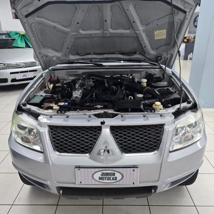 MITSUBISHI PAJERO TR4 2.0 4X2 AUT. PRATA 2013 FLEX - Imagem 15