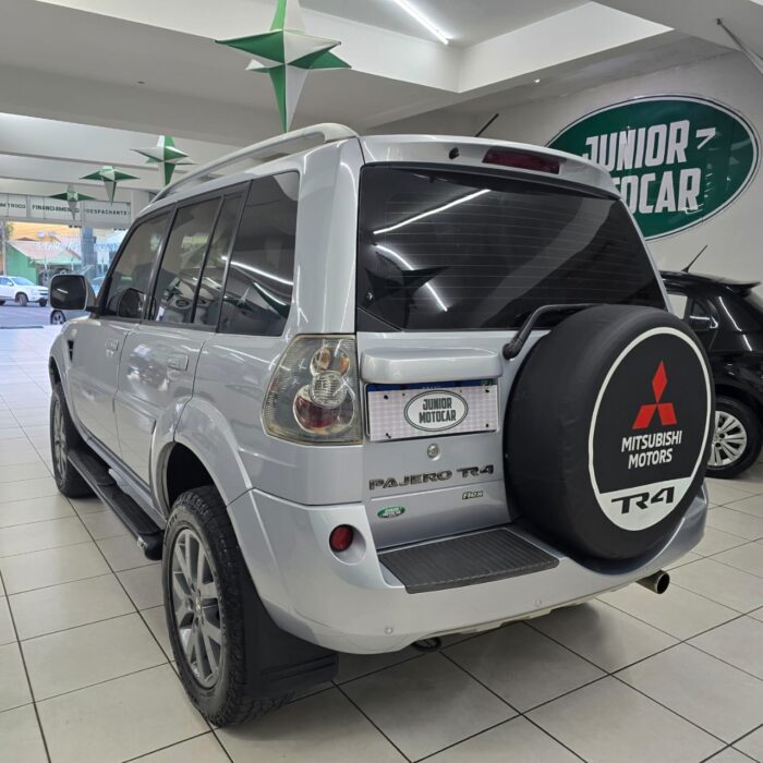 MITSUBISHI PAJERO TR4 2.0 4X2 AUT. PRATA 2013 FLEX - Imagem 4