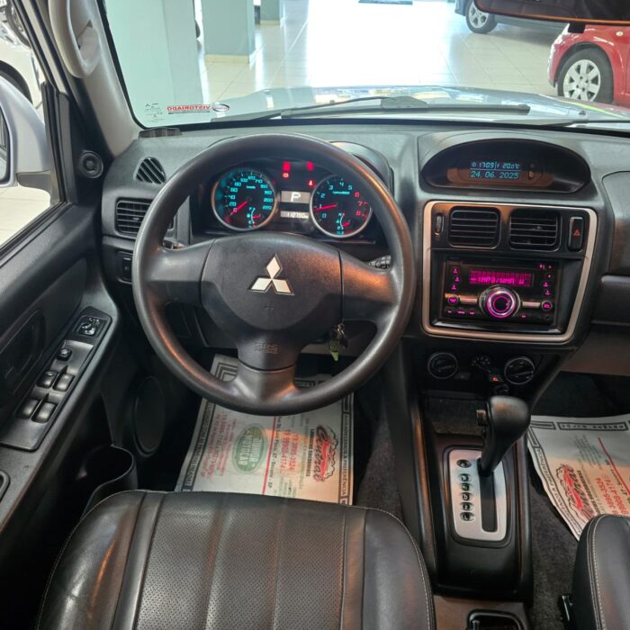MITSUBISHI PAJERO TR4 2.0 4X2 AUT. PRATA 2013 FLEX - Imagem 8