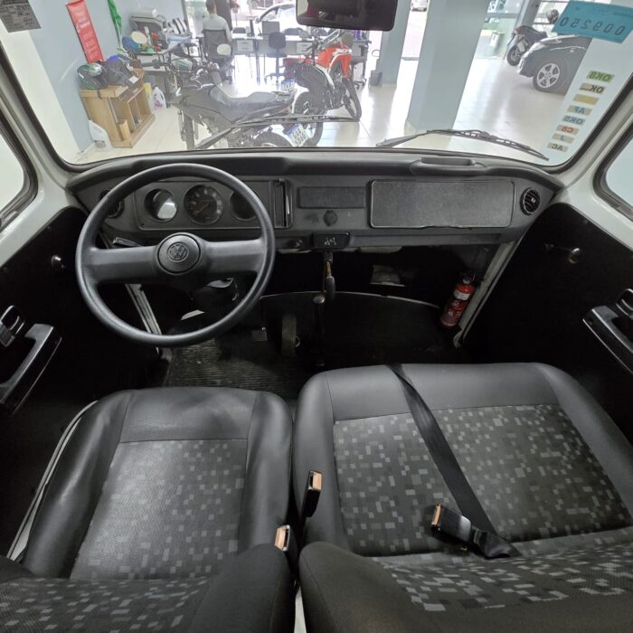 VW KOMBI 1.6 VERMELHA 2004 FLEX - Imagem 11