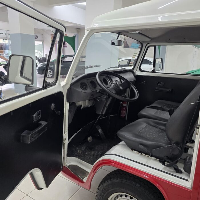 VW KOMBI 1.6 VERMELHA 2004 FLEX - Imagem 7