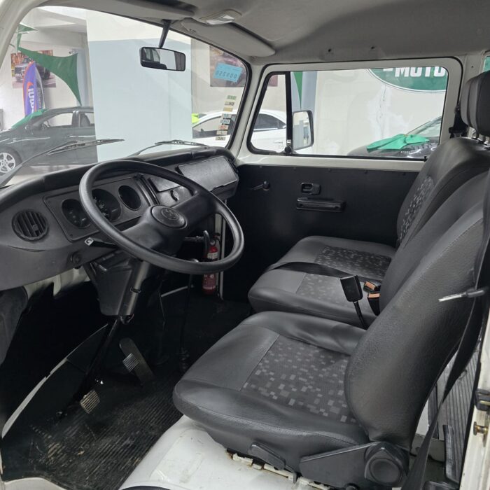 VW KOMBI 1.6 VERMELHA 2004 FLEX - Imagem 8