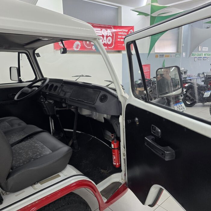 VW KOMBI 1.6 VERMELHA 2004 FLEX - Imagem 9
