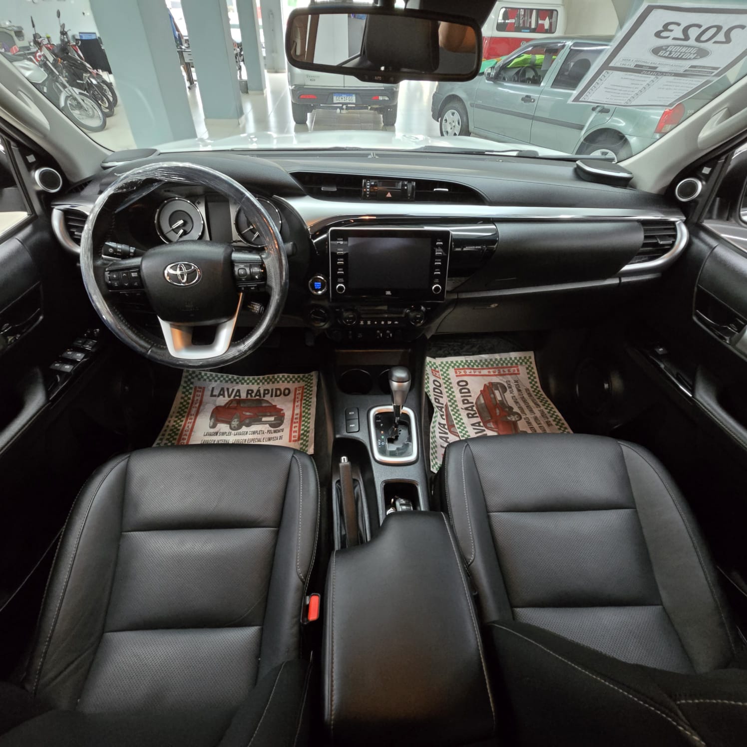 TOYOTA HILUX 2.8 SRX LIMITED 4X4 TDi BRANCA 2023 DIESEL - Imagem 10