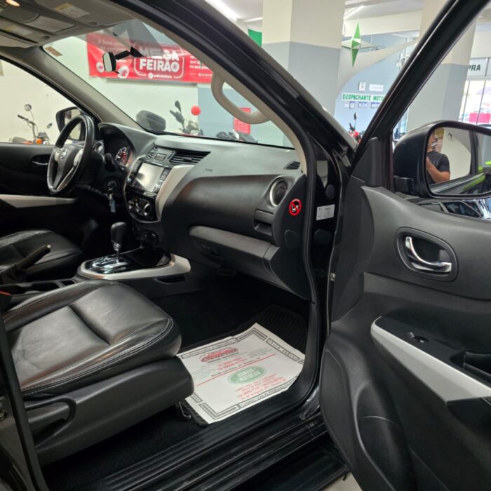 NISSAN FRONTIER 2.3 ATTACK 4X4 AUT. PRETA 2021 DIESEL - Imagem 11