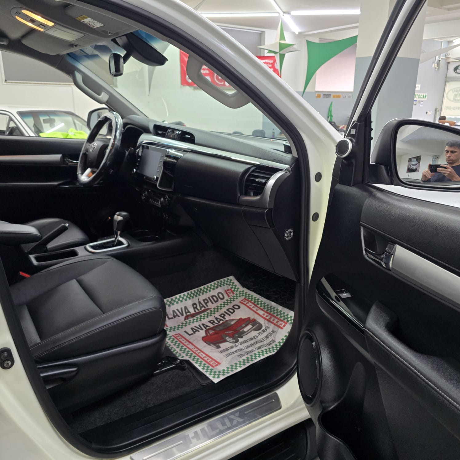 TOYOTA HILUX 2.8 SRX LIMITED 4X4 TDi BRANCA 2023 DIESEL - Imagem 11