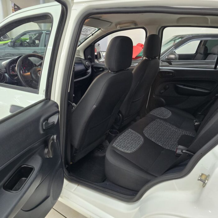 FIAT UNO 1.0 VIVACE ATTRACTIVE BRANCO 2021 FLEX - Imagem 11