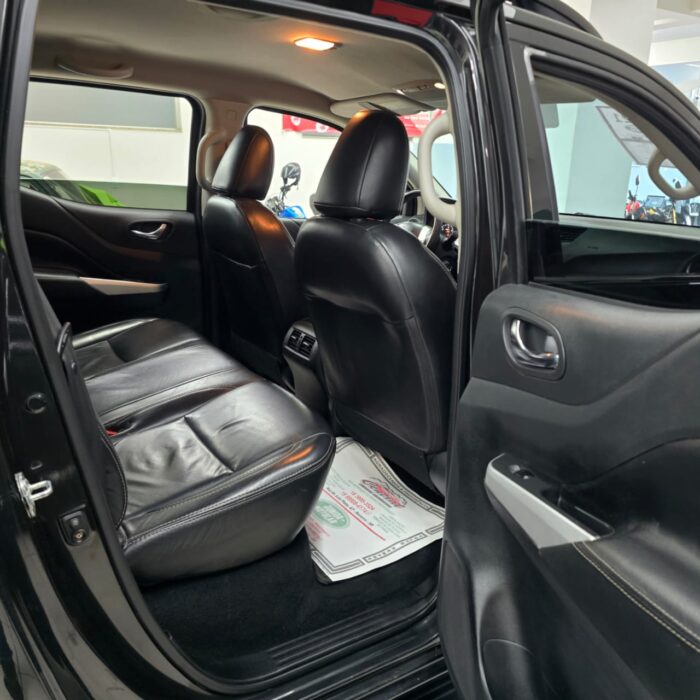 NISSAN FRONTIER 2.3 ATTACK 4X4 AUT. PRETA 2021 DIESEL - Imagem 13