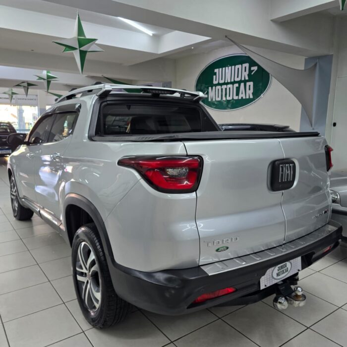 TORO 2.0 VOLCANO 4X4 AUT. PRATA 2017 DIESEL - Imagem 4