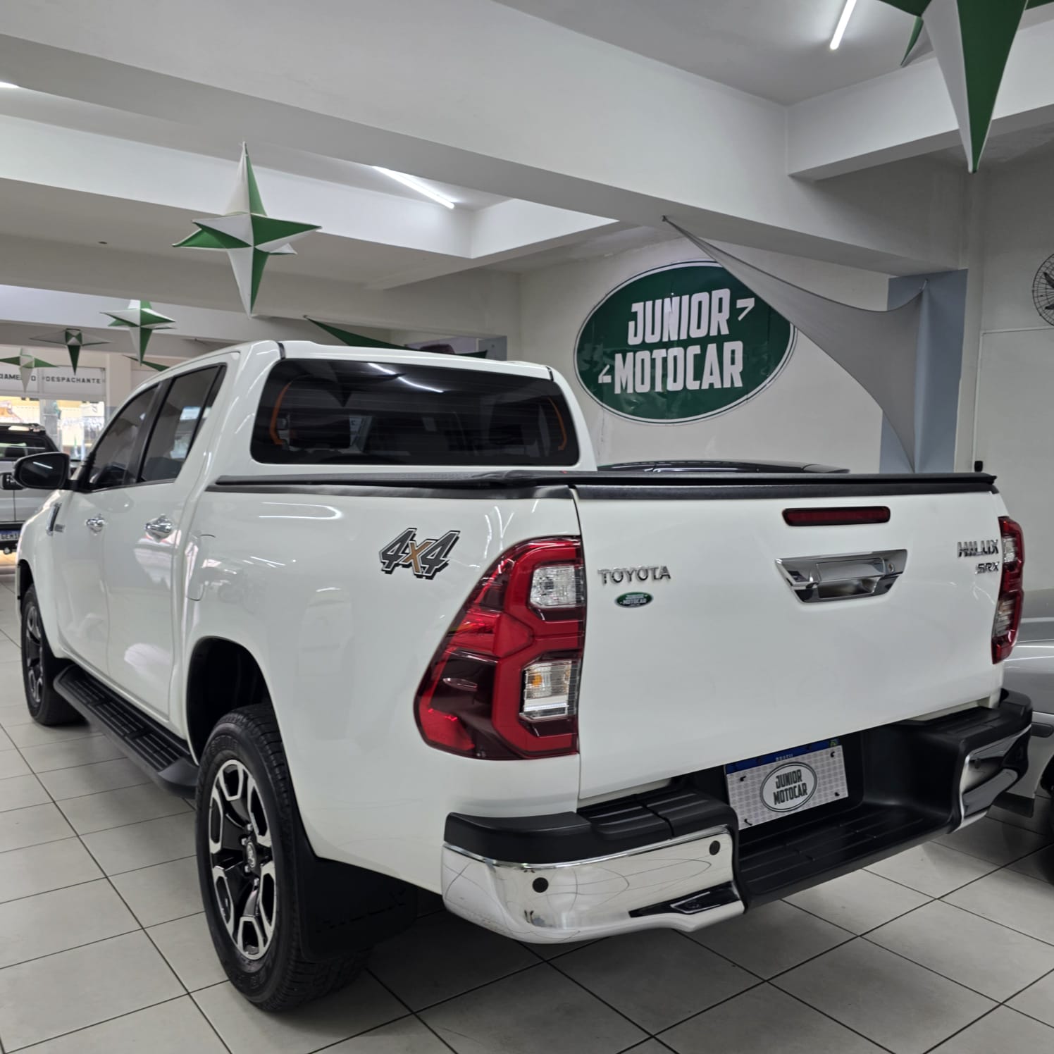 TOYOTA HILUX 2.8 SRX LIMITED 4X4 TDi BRANCA 2023 DIESEL - Imagem 4