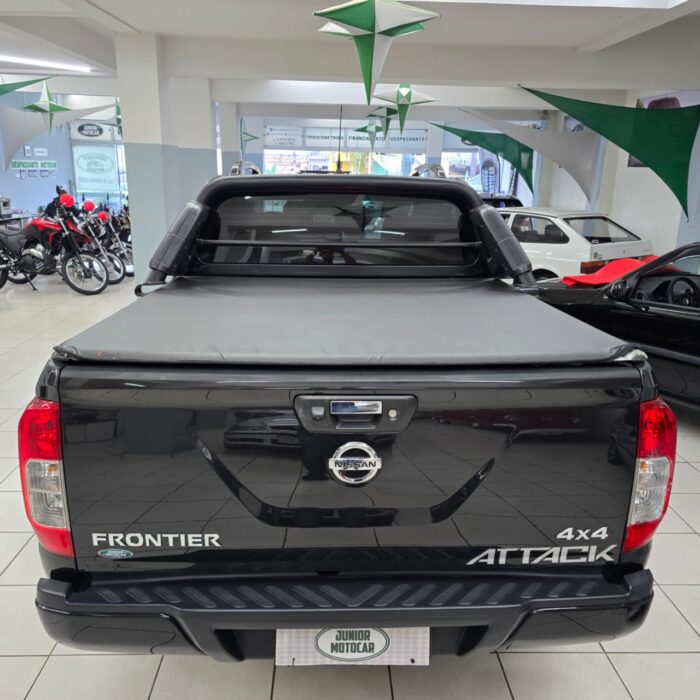 NISSAN FRONTIER 2.3 ATTACK 4X4 AUT. PRETA 2021 DIESEL - Imagem 6