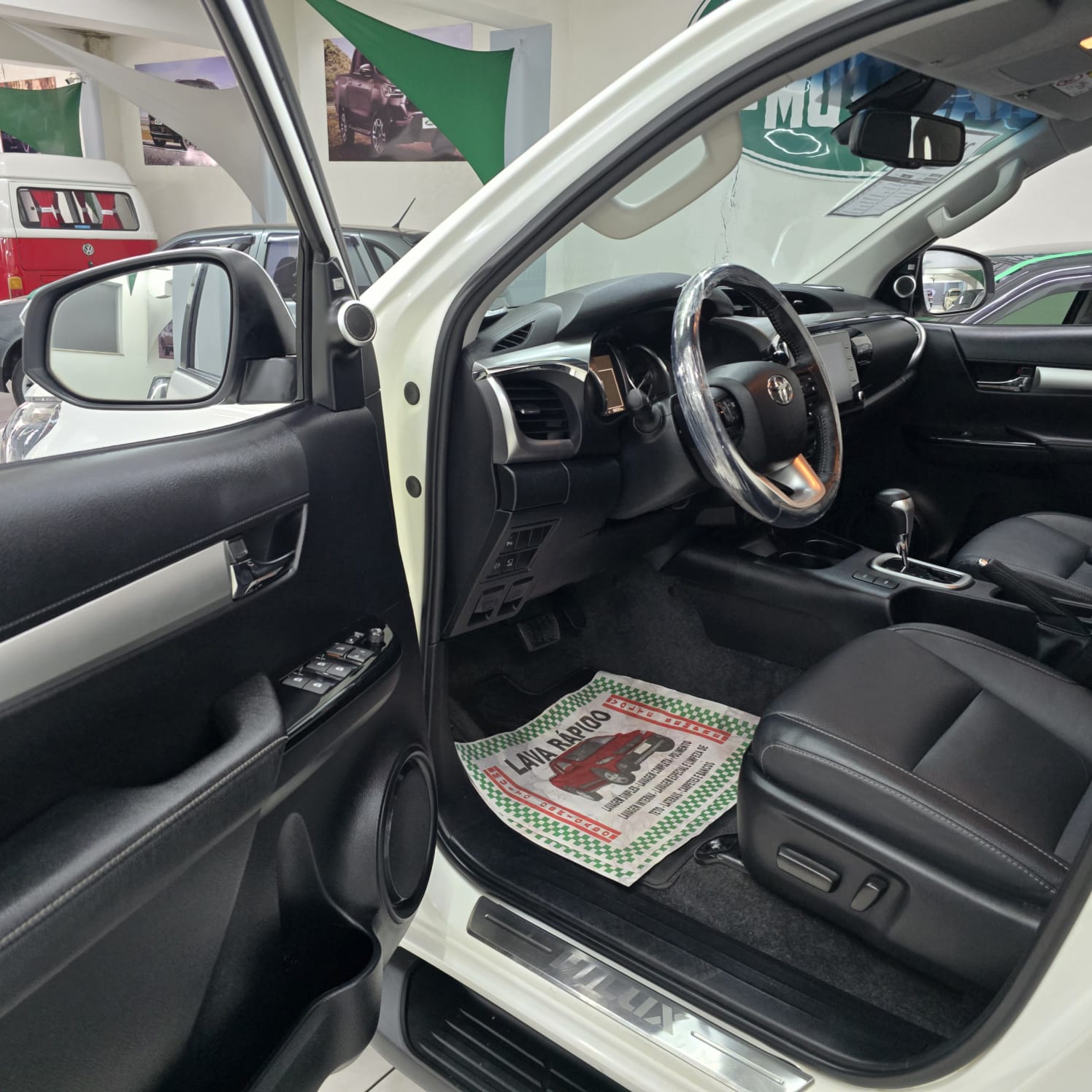 TOYOTA HILUX 2.8 SRX LIMITED 4X4 TDi BRANCA 2023 DIESEL - Imagem 8