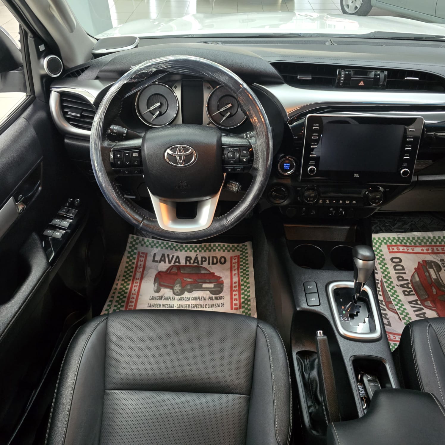 TOYOTA HILUX 2.8 SRX LIMITED 4X4 TDi BRANCA 2023 DIESEL - Imagem 9