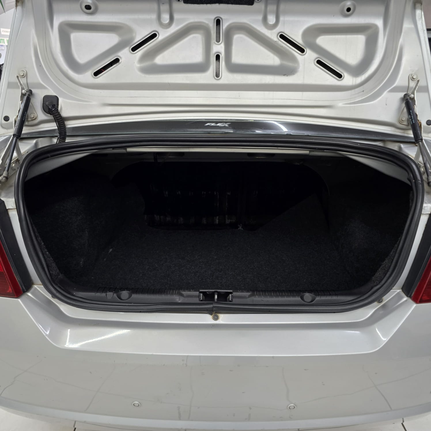 FORD FIESTA 1.6 CLASS SEDAN PRATA 2009 FLEX - Imagem 13