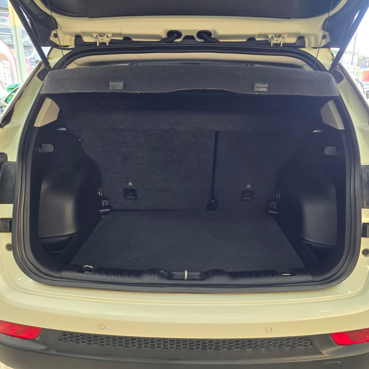 JEEP COMPASS 2.0 LIMITED AUT. BRANCO 2018 FLEX - Imagem 19