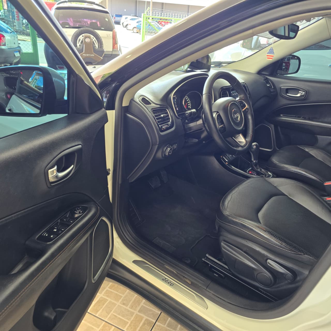 JEEP COMPASS 2.0 LIMITED AUT. BRANCO 2018 FLEX - Imagem 9