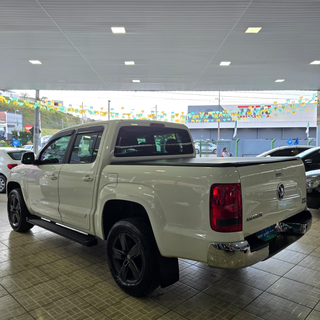 VW AMAROK 2.0 SPORT CD BRANCA 2013 DIESEL - Imagem 4