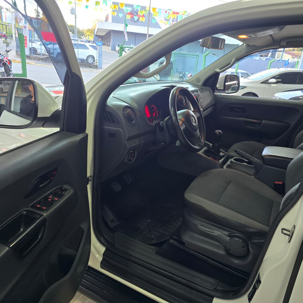 VW AMAROK 2.0 SPORT CD BRANCA 2013 DIESEL - Imagem 8