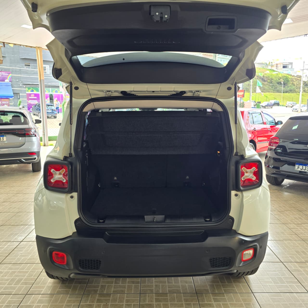 JEEP RENEGADE 1.8 SPORT BRANCO 2016 FLEX - Imagem 16
